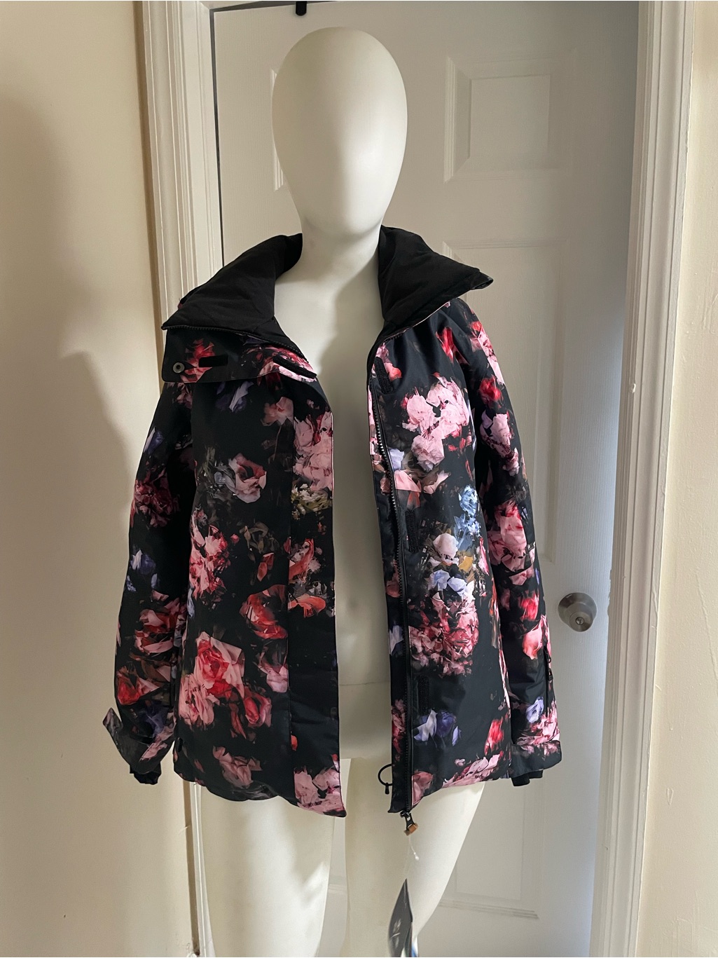 Women's Floral Ski Jacket In Red & Black — image 3 of 4